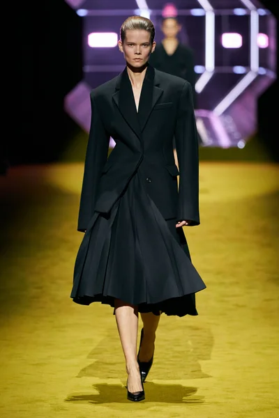 Look 12